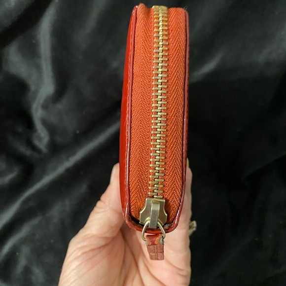 Gucci Zipper Red Wallet w/box - Picture 4 of 11